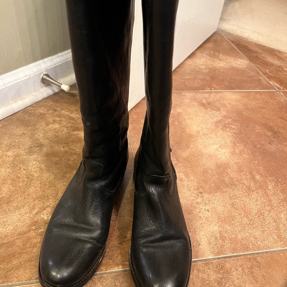 Frye Melissa Button Back Zip Boot - Picture 5 of 12